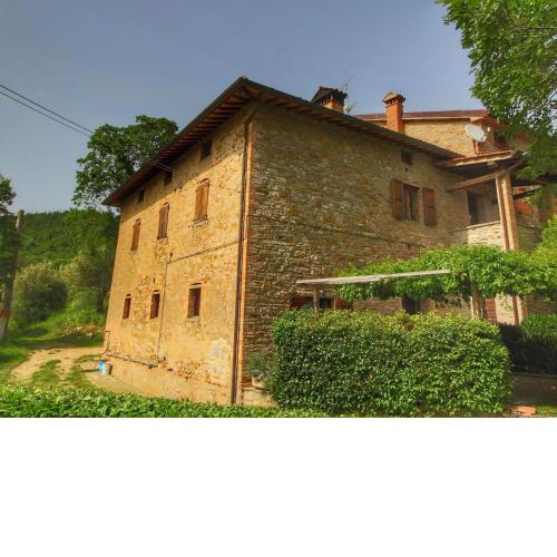 Farmhouse with stables horses and the ability to make horseback riding