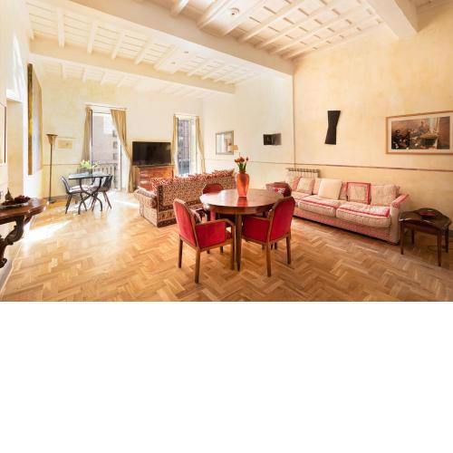 Farnese stylish apartment | Romeloft