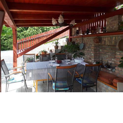 Fehér Rózsa Apartman