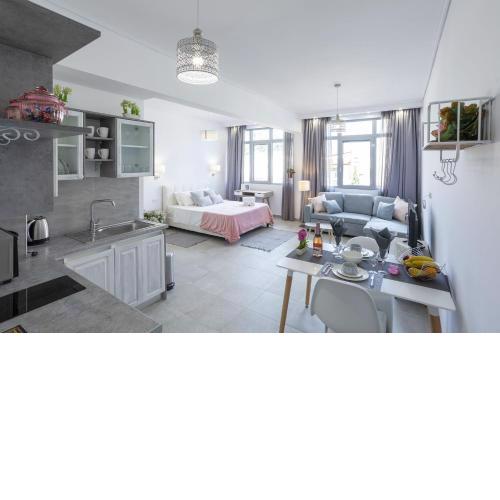 Feidias luxury flat Psyrri square