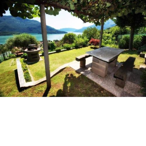 Ferienwohnung für 2 Personen 1 Kind ca 30 m in Vercana, Comer See Nordufer Comer See