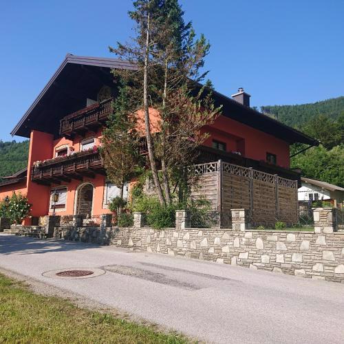 Ferienwohnung in Seen Naehe / 25 Min. Salzburg Stadt
