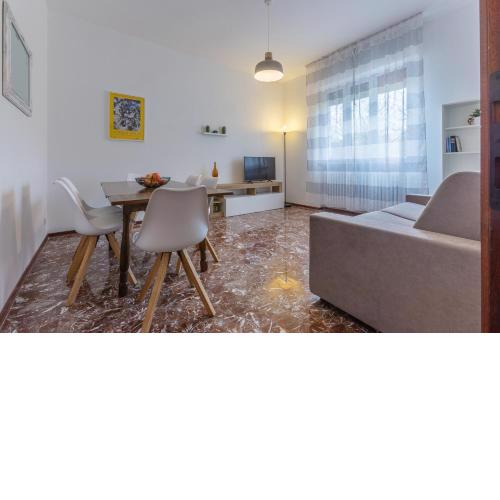Ferrara Charming apt 4 min walk from the bus stop!