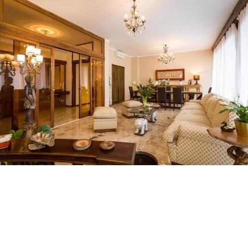 FerrHouse Charm in Florence Two lifts