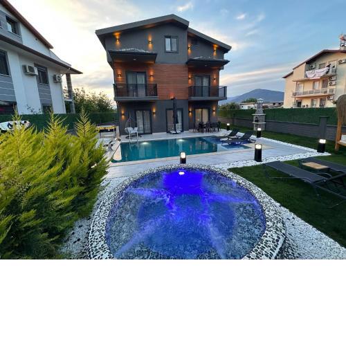Fethiye Merkezde 6 Kişilik Lüks Villa