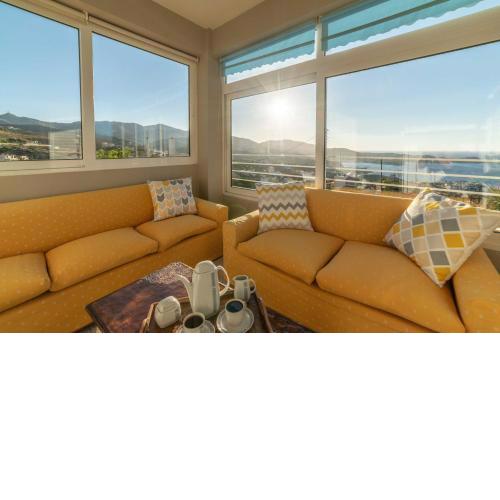 Filia's Stunning Sea View Apartment