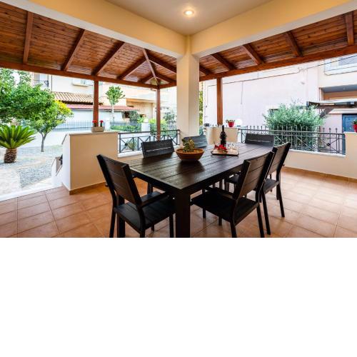 Filiatra Downtown Cozy Retreat - Homely Vibes
