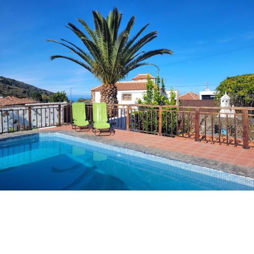 Finca El Poleo with pool and sea view