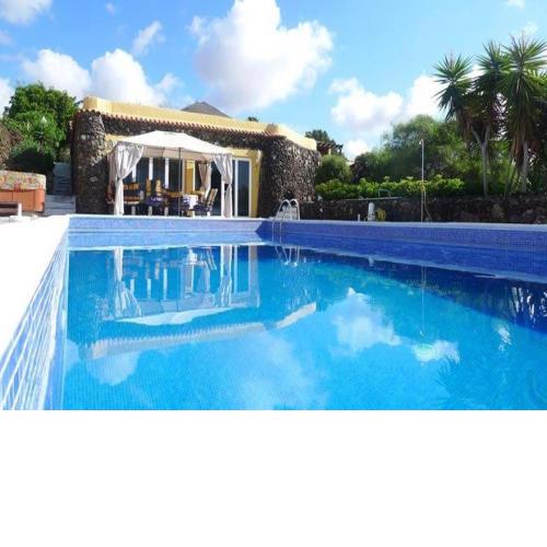 Finca Toredo Large Heated Pool,Hot Tub,Bar/Games Room,Gym,Cave, Free WiFi