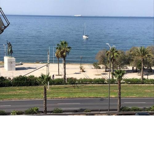 Finer Things Flisvos Beach Condo in Palaio Faliro