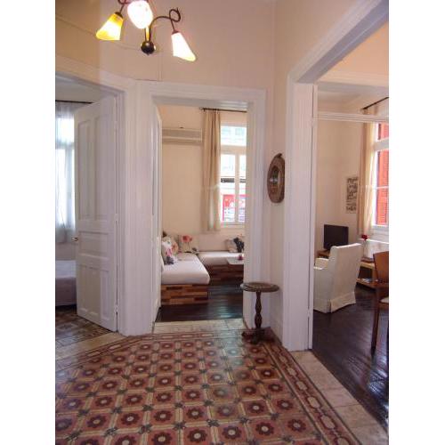 Finestra Rossa old town vintage house