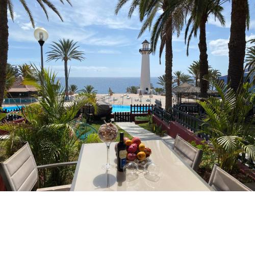 First Beachline Deluxe Apartment with Garden in Sun Club