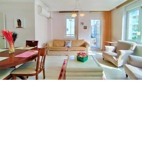 Flat Close to Beach with Balcony in Konyaalti