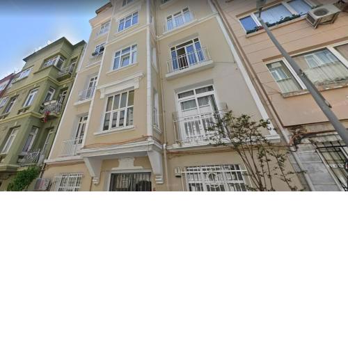 Flat in a historical and unique solid building in Şişli