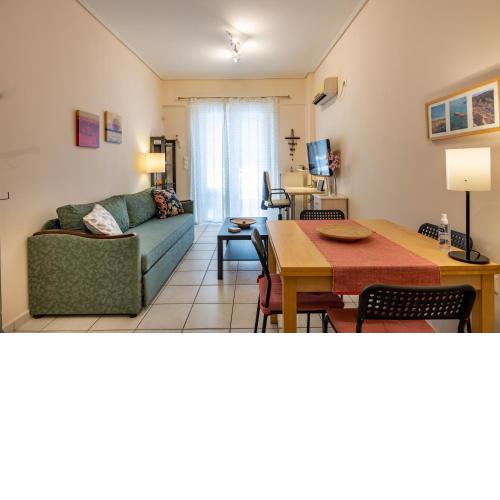 Flat in excellent location with private parking