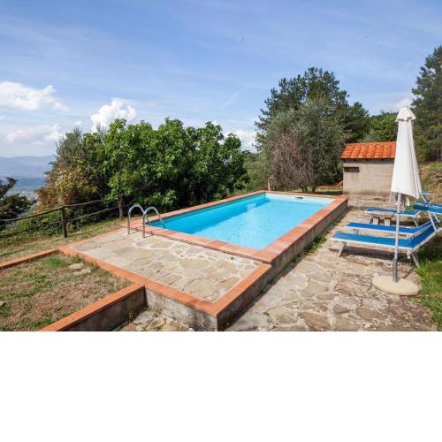 Flat in farmhouse with pool