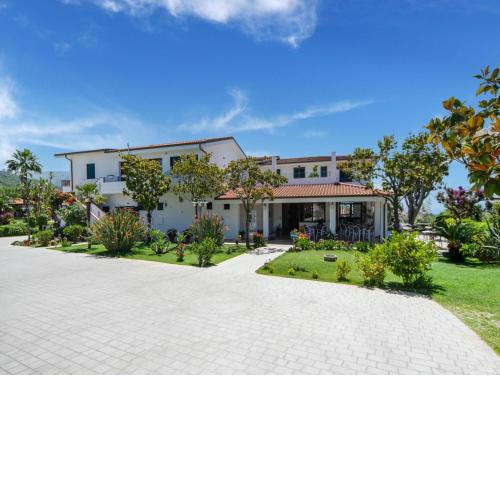 Flat in residence with swimming pool