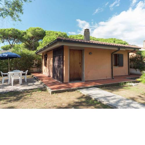 Flat in villa with air condition close to the beach