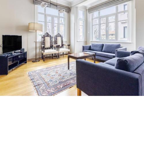 Flat with Balcony and Bosphorus View in Beyoglu