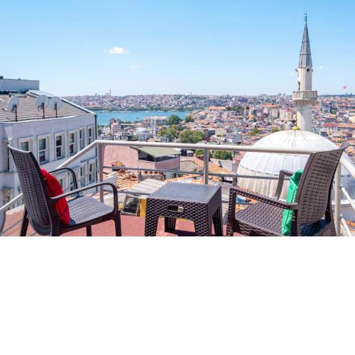 Flat with Balcony and Shared Terrace in Beyoglu
