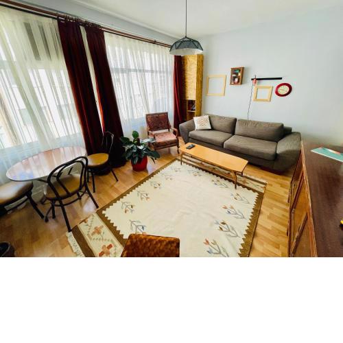Flat with balcony in Kadikoy Center