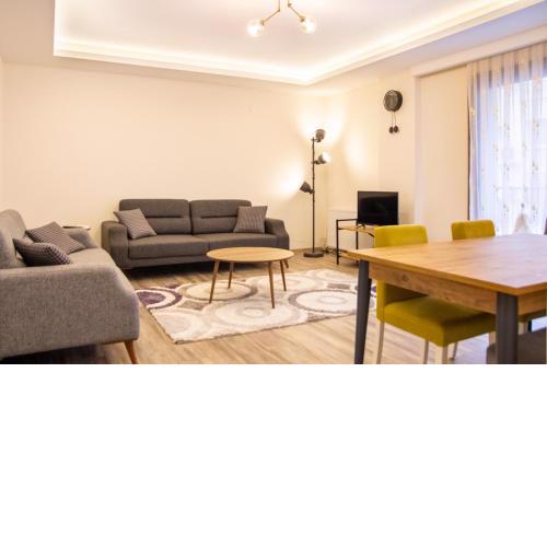 Flat with Balcony in Karsiyaka next to Coast