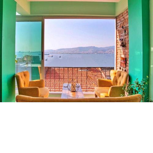 Flat with Great View and Central Location in Konak