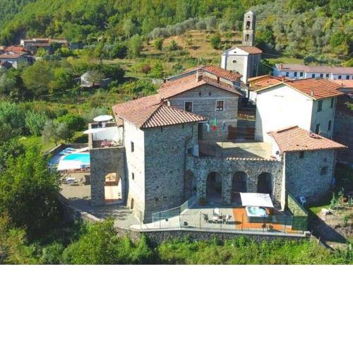 Flat with heated hot tub and shared pool