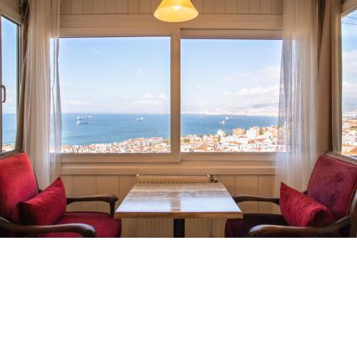 Flat with Mesmerizing Sea View in Konak