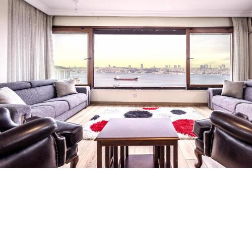 Flat with Sea View near Uskudar Ferry Station