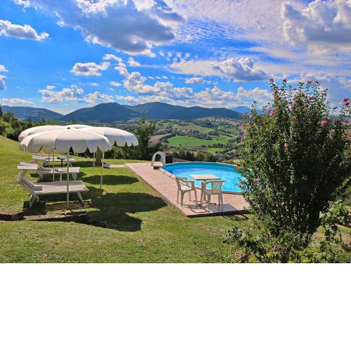 Flat with swimming pool garden BBQ and parking