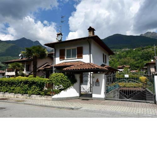 Flat with terrace near the lake