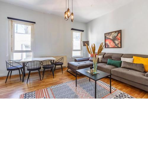 Flat within Walking Distance to Flower Passage