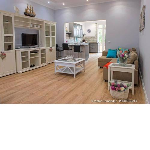 Flatguest Living House