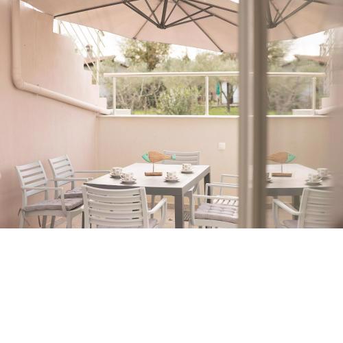 #FLH-Palm Tree Apartments