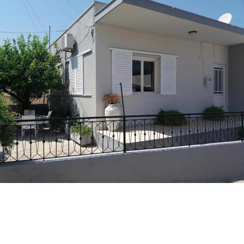 Flora’s Traditional Family House