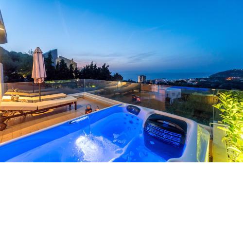 FlyViewFlatsGOLD PrivateHotTub with SeaView
