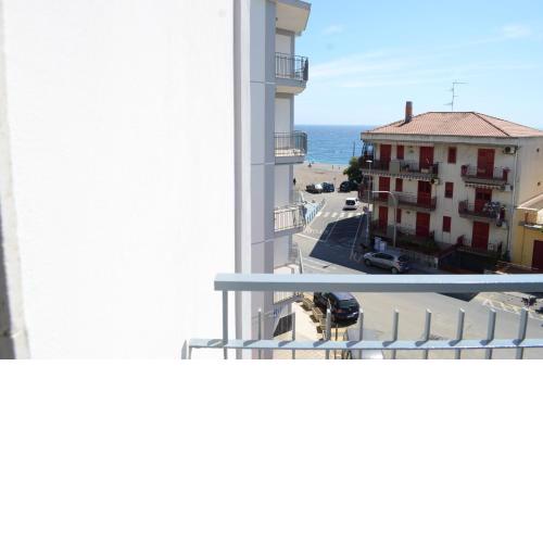 Fondachello Beach House 1