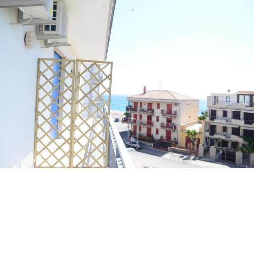 Fondachello Beach House 2
