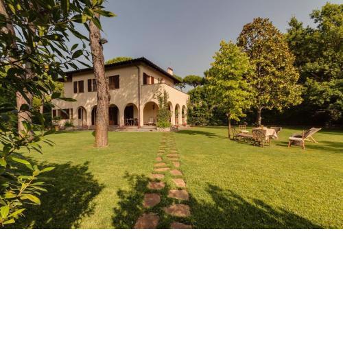 Forte dei Marmi renewed 6 bedroom villa