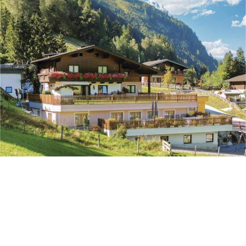 Four-Bedroom Apartment in Rauris