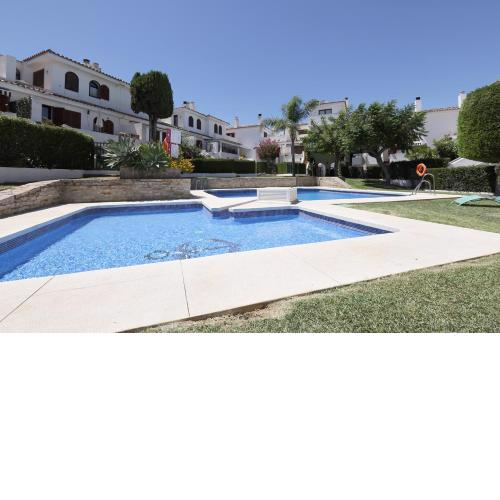Four bedroom townhouse 200 meters from the beach!
