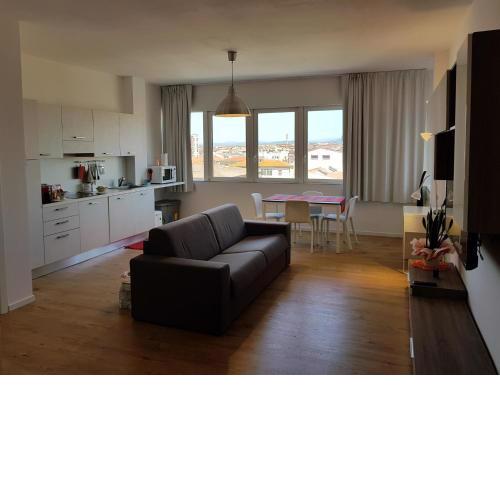Four Rooms Apartments