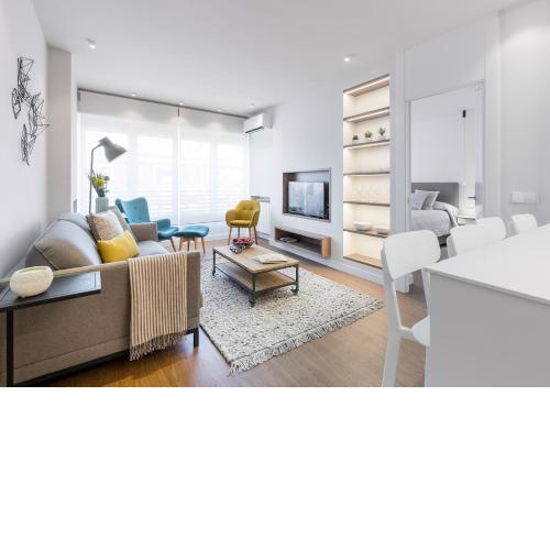 Francisco Silvela Apartment by Flatsweethome