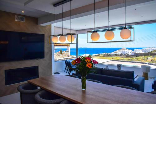 Frankie’s Sunrise villa