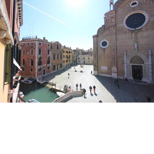 Frari Canal View (Historical Center)