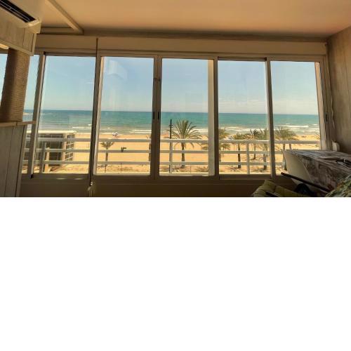 Frente al mar, a 10 metros de la playa, vistas increíbles del mar, reformado 2021 !!!