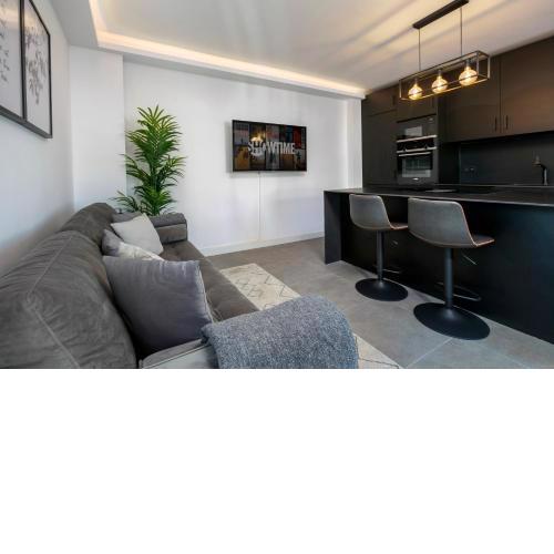 Fresh & Modern 2 bedroom apt with 3 pools - RDR276