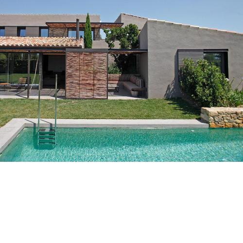 FridaysFlats, Beautiful Villa With Pool