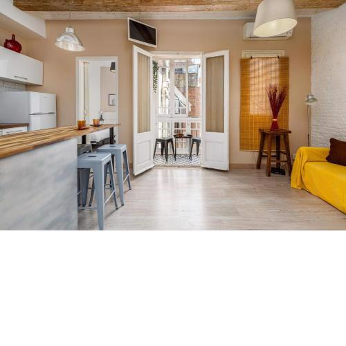 FridaysFlats, Retro Chic - Experience the charm of Poble Sec